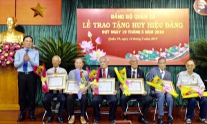 TP. Hồ Chí Minh: Hơn 2.390 đảng viên nhận Huy hiệu Đảng đợt 19-5-2019